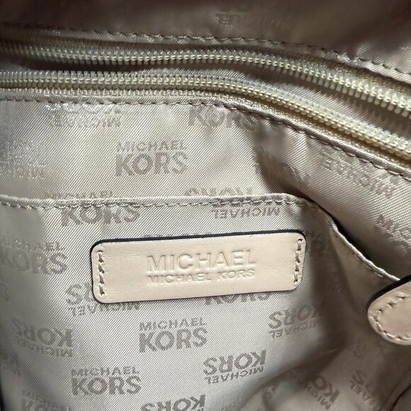 MICHAEL KORS JET SET TOTE NWOT - WITH 2 M KORS BAG CHARMS - Picture 5 of 6